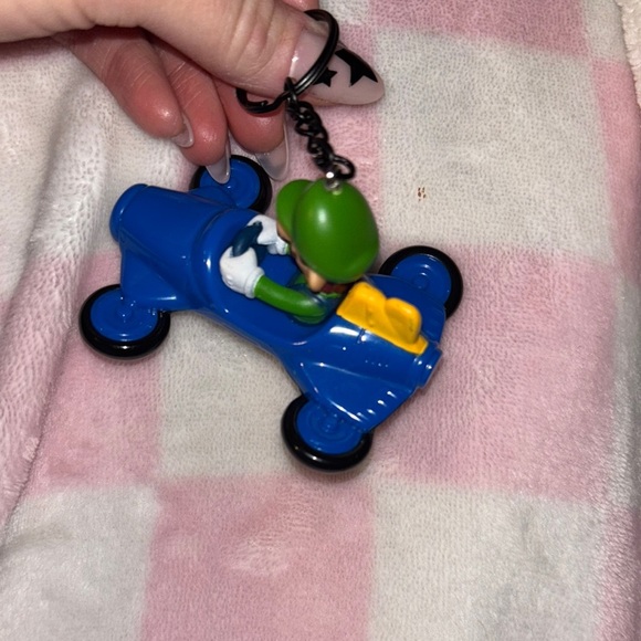 Luigi Nintendo Toy Mario Kart Race car keychain - Picture 6 of 6